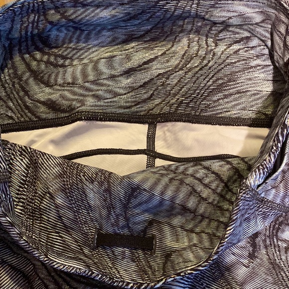 LULULEMON Fast & Free High Rise Tights 25". Inside tag removed for comfort - Picture 11 of 11